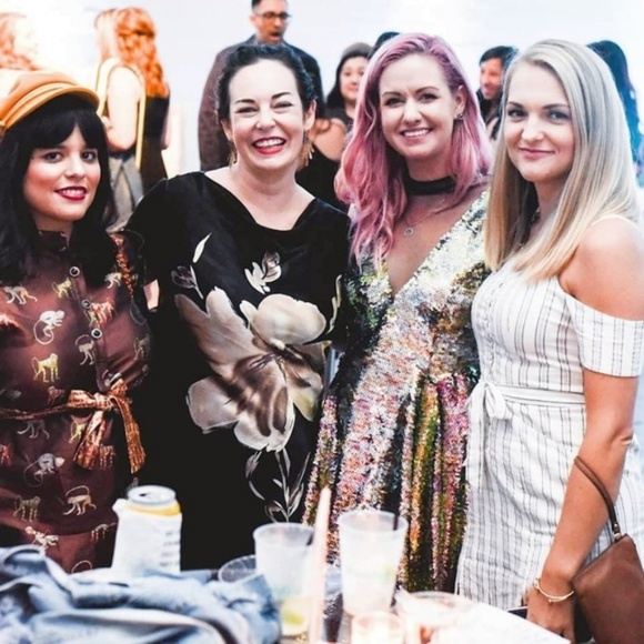 Meet your posher! - Picture 7 of 8